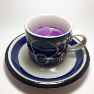 Paars Kaars In Blauw Kopje