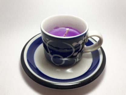 Paars Kaars In Blauw Kopje