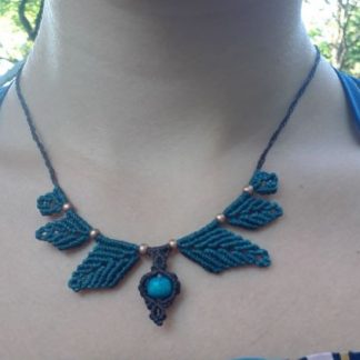 Blaadjes Ketting Met Blauwe Kraal (nature style)
