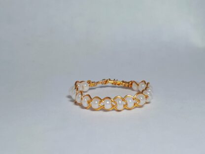 Gevlochten Ring met Kleine Kraaltjes, goud/zilver/regenboog