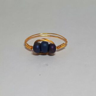 Drie Steentjes Omwikkelde Ring