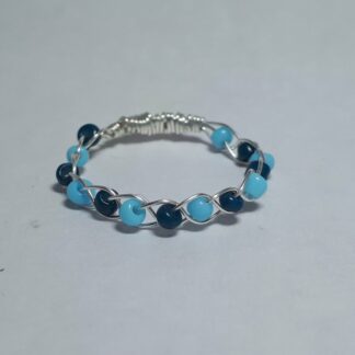 Blauwe Kraaltjes Gevlochten Ring