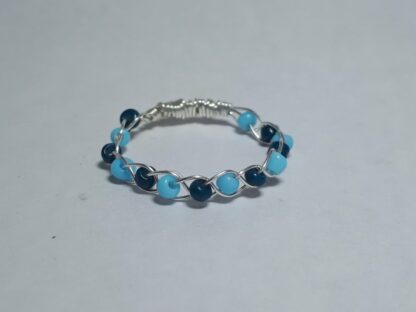 Blauwe Kraaltjes Gevlochten Ring